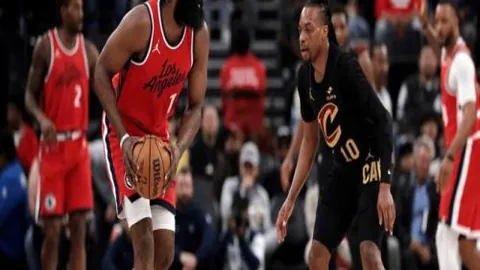 近10场8胜NBA快船对战雄鹿连胜分析